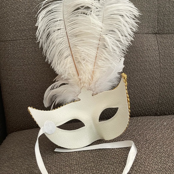 COPY - Gorgeous Mask just in time for Halloween - Picture 4 of 6